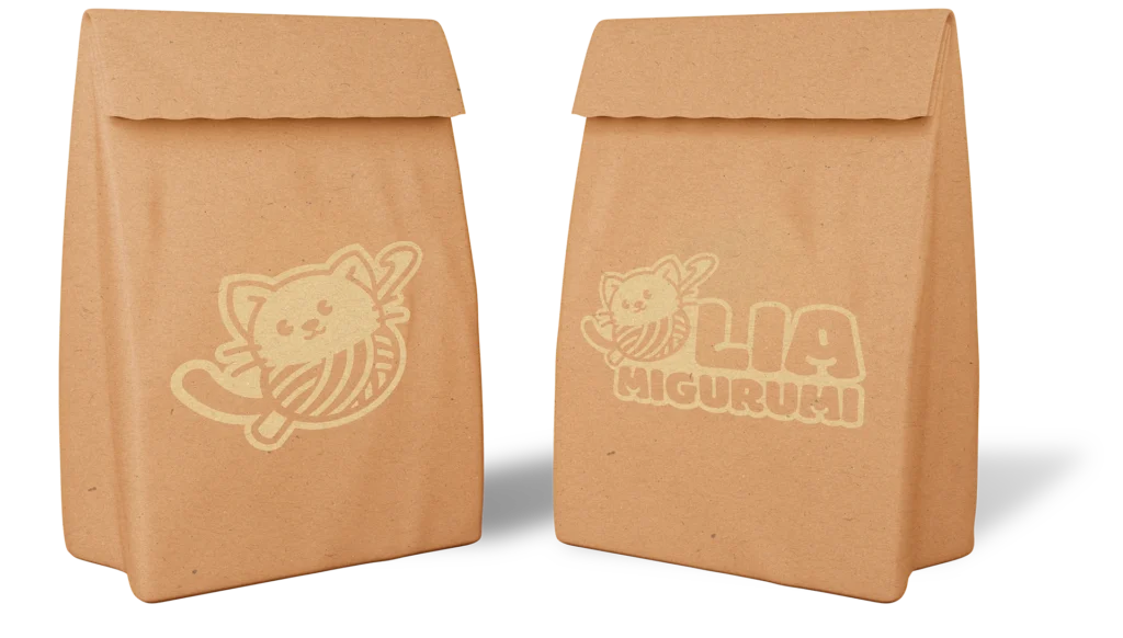 Bolsas kraft con logo Liamigurumi impreso en tinta clara