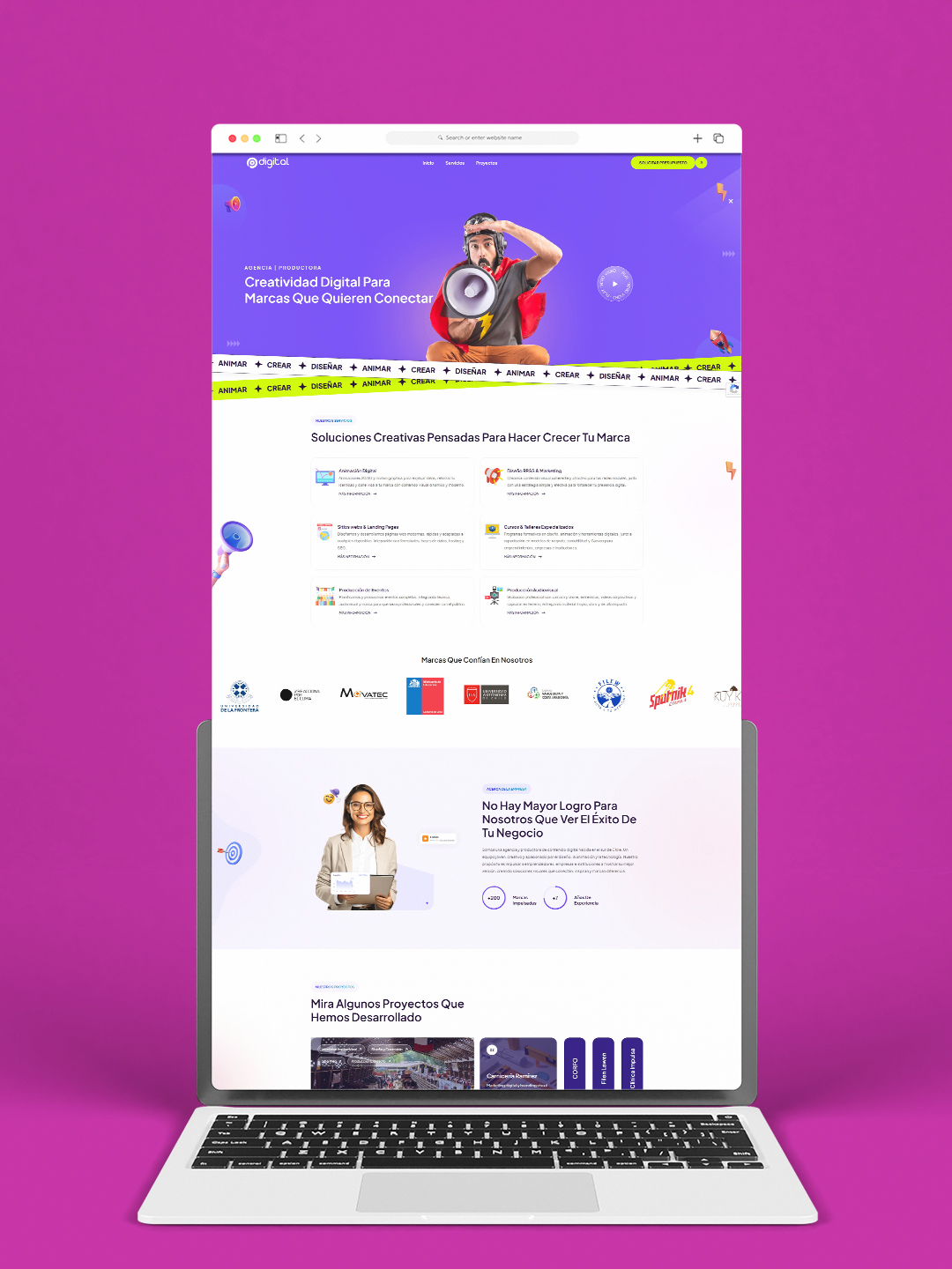 Vista inicial del sitio web PlayDigital en mockup de laptop